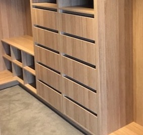 DRAWER WITH HANDLES